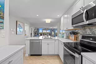 555 NW 4th Ave, Boca Raton, FL 33432 - Photo 17