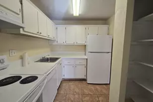 411 Executive Center Dr, West Palm Beach, FL 33401 - Photo 9
