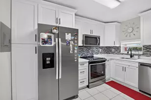 9923 S Hollybrook Lake Dr, Pembroke Pines, FL 33025 - Photo 11