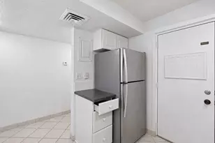 2322 S Cypress Bend Dr, Pompano Beach, FL 33069 - Photo 9