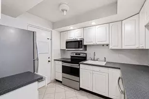 2322 S Cypress Bend Dr, Pompano Beach, FL 33069 - Photo 7