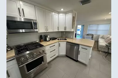 300 Central Drive, West Palm Beach, FL 33405 - Photo 3