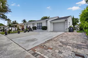 5639 Ithaca Cir E, Lake Worth, FL 33463 - Photo 3