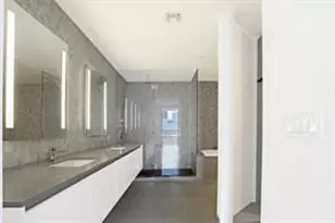 88 SW 7th St, Miami, FL 33130 - Photo 15