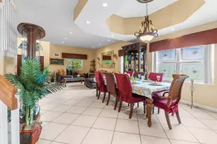 1021 NW 185th Ave, Pembroke Pines, FL 33029 - Photo 5