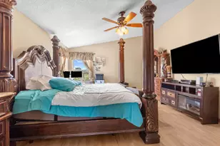 1021 NW 185th Ave, Pembroke Pines, FL 33029 - Photo 17