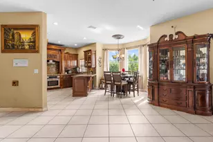 1021 NW 185th Ave, Pembroke Pines, FL 33029 - Photo 11