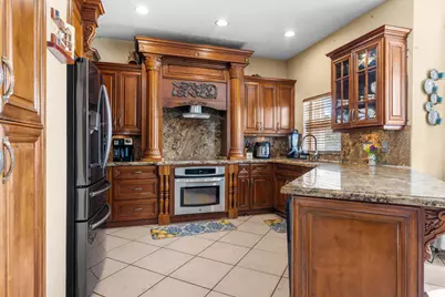 1021 NW 185th Avenue, Pembroke Pines, FL 33029 - Photo 9