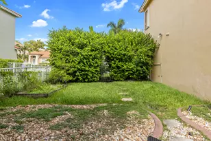 1021 NW 185th Ave, Pembroke Pines, FL 33029 - Photo 49