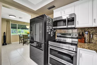 5940 NE 2nd Avenue, Oakland Park, FL 33334 - Photo 17