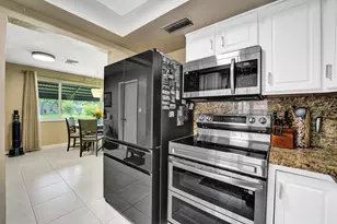 5940 NE 2nd Ave, Oakland Park, FL 33334 - Photo 17