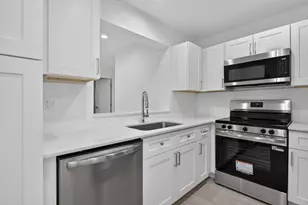 11451 Lakeview Dr, Coral Springs, FL 33071 - Photo 7