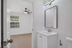 11451 Lakeview Dr, Coral Springs, FL 33071 - Photo 23