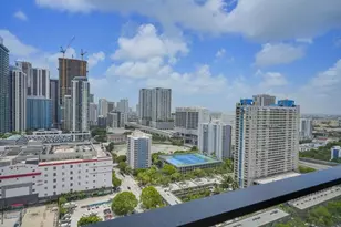 20 NE 11th St, Miami, FL 33132 - Photo 3