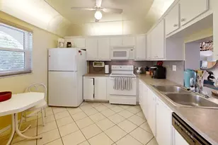 250 NE 20th St, Boca Raton, FL 33431 - Photo 1
