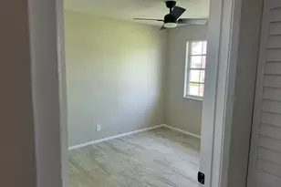 1562 SE Royal Green Cir, Port Saint Lucie, FL 34952 - Photo 5