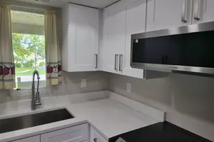 1562 SE Royal Green Cir, Port Saint Lucie, FL 34952 - Photo 9
