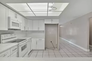 7010-7012 NW 78th Ave, Tamarac, FL 33321 - Photo 13