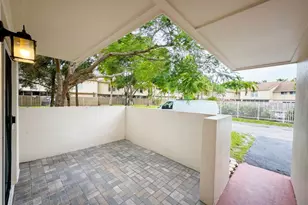 855 NW 80th Way, Plantation, FL 33324 - Photo 9