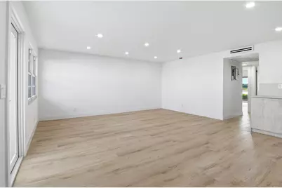 1023 Guildford #B, Boca Raton, FL 33434 - Photo 5