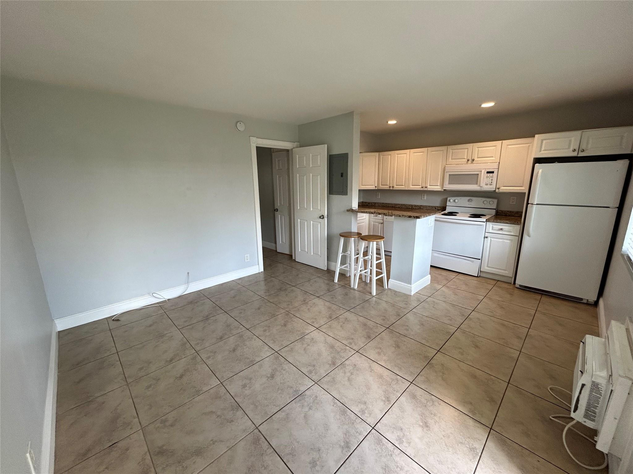921 NE 17th Ave #2 main architectural view