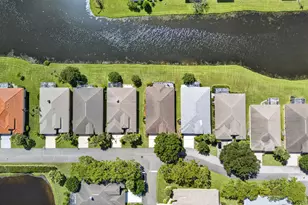 562 NW Lambrusco Dr, Port Saint Lucie, FL 34986 - Photo 39
