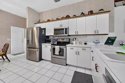 562 NW Lambrusco Drive, Port Saint Lucie, FL 34986 - Photo 15