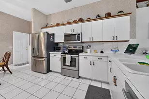 562 NW Lambrusco Dr, Port Saint Lucie, FL 34986 - Photo 15