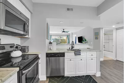 1030 Lake Shore Drive, West Palm Beach, FL 33403 - Photo 7