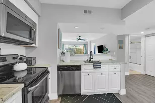 1030 Lake Shore Dr, West Palm Beach, FL 33403 - Photo 7
