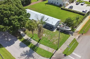 623 SW 35th St, Palm City, FL 34990 - Photo 19