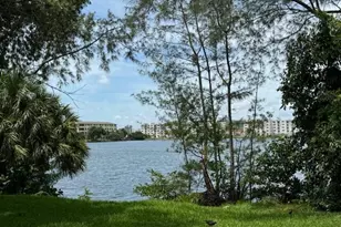 10000 NW 80th Ct, Hialeah Gardens, FL 33016 - Photo 15