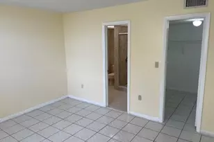 10000 NW 80th Ct, Hialeah Gardens, FL 33016 - Photo 7