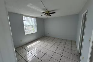 10000 NW 80th Ct, Hialeah Gardens, FL 33016 - Photo 11
