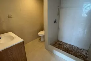 10000 NW 80th Ct, Hialeah Gardens, FL 33016 - Photo 9