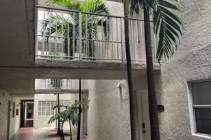 10000 NW 80th Ct, Hialeah Gardens, FL 33016 - Photo 13