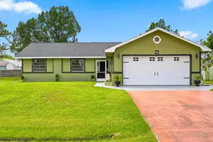 450 SE Thornhill Dr, Port Saint Lucie, FL 34983 - Photo 1
