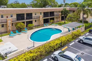 421 NE 1st St, Hallandale Beach, FL 33009 - Photo 29