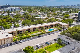 421 NE 1st St, Hallandale Beach, FL 33009 - Photo 25