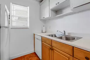 421 NE 1st St, Hallandale Beach, FL 33009 - Photo 17