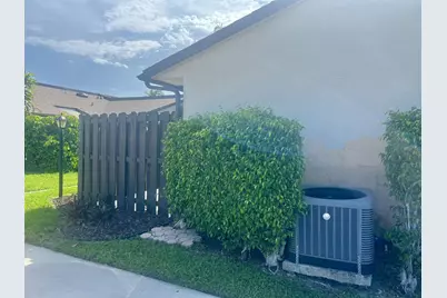 3104 Waterview Circle, Palm Springs, FL 33461 - Photo 3