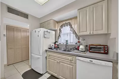 12022 W Greenway Drive #201, Royal Palm Beach, FL 33411 - Photo 5