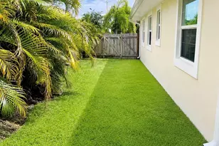 1023 NW Spruce Ridge Dr, Stuart, FL 34994 - Photo 23