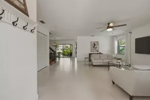 9014 Vineyard Lake Dr, Plantation, FL 33324 - Photo 3