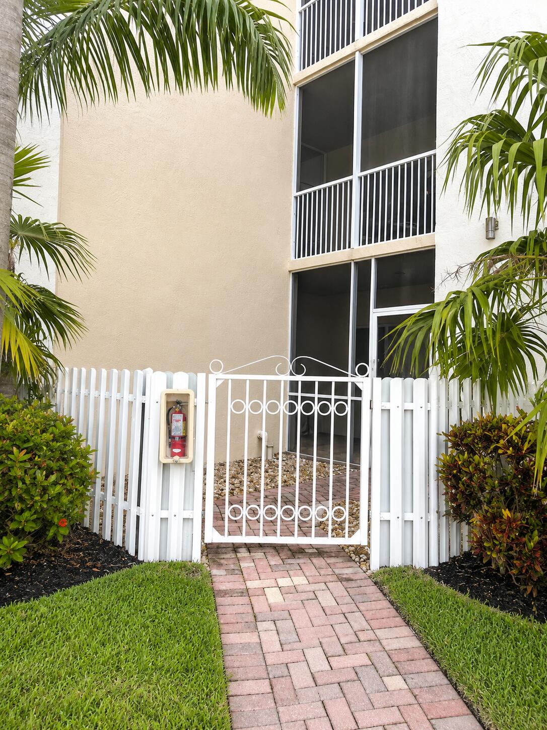 7775 Yardley Dr #115 main architectural view