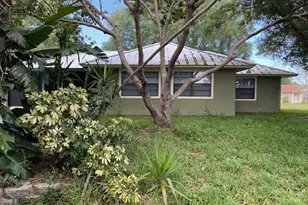 570 Londonderry Cir SE, Palm Bay, FL 32909 - Photo 5