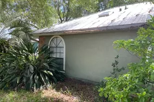 570 Londonderry Cir SE, Palm Bay, FL 32909 - Photo 3