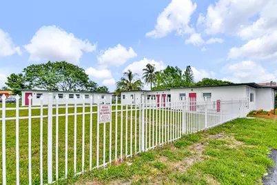 1725 NE 148th Street #5, Miami, FL 33181 - Photo 1