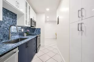 299 SW 7th St, Boca Raton, FL 33432 - Photo 13