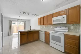 324 Maplecrest Cir, Jupiter, FL 33458 - Photo 13